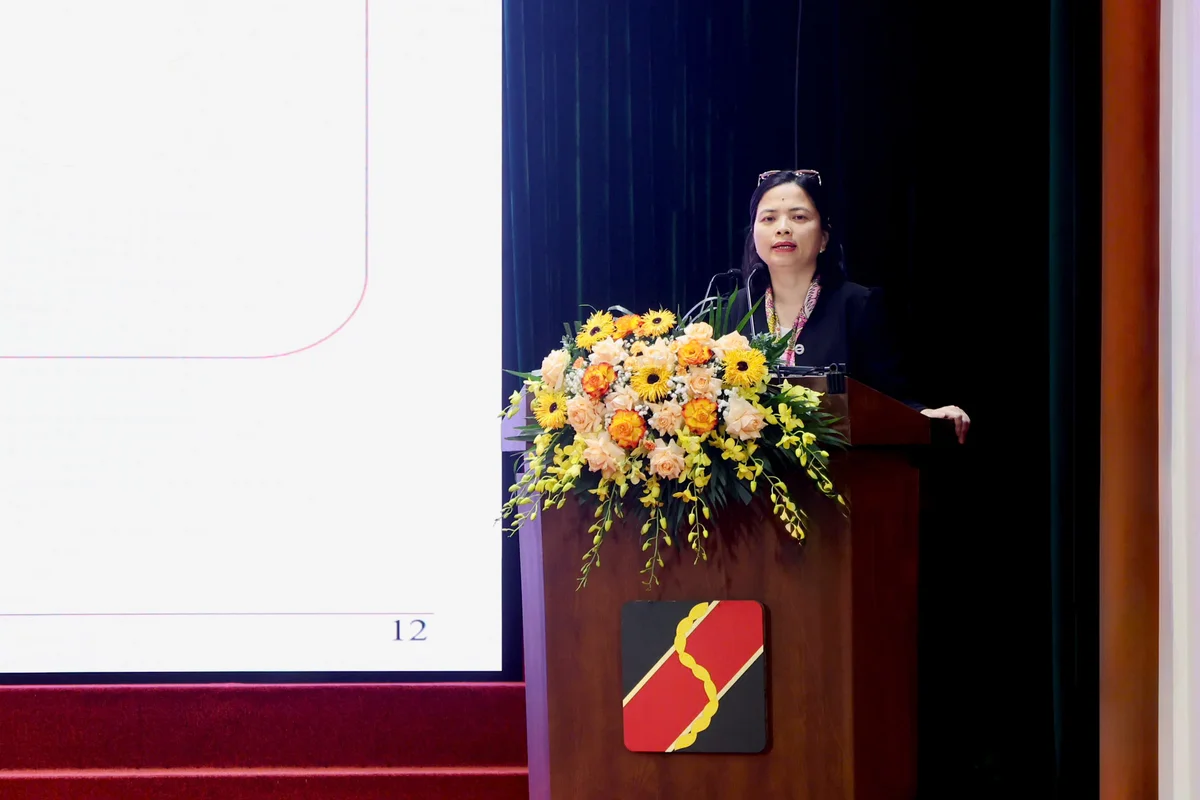 Đồng chí Nguyễn Thị Thảo, Uỷ viên Ban Thường vụ Đảng Uỷ, Thành viên Hội đồng thành viên, Trưởng ban Tổ chức Đảng Uỷ, Chủ nhiệm Uỷ ban Nhân sự Agribank trao đổi về công tác chuyển giao tổ chức đảng, xây dựng tổ chức và công tác nhân sự trong hệ thống Agribank