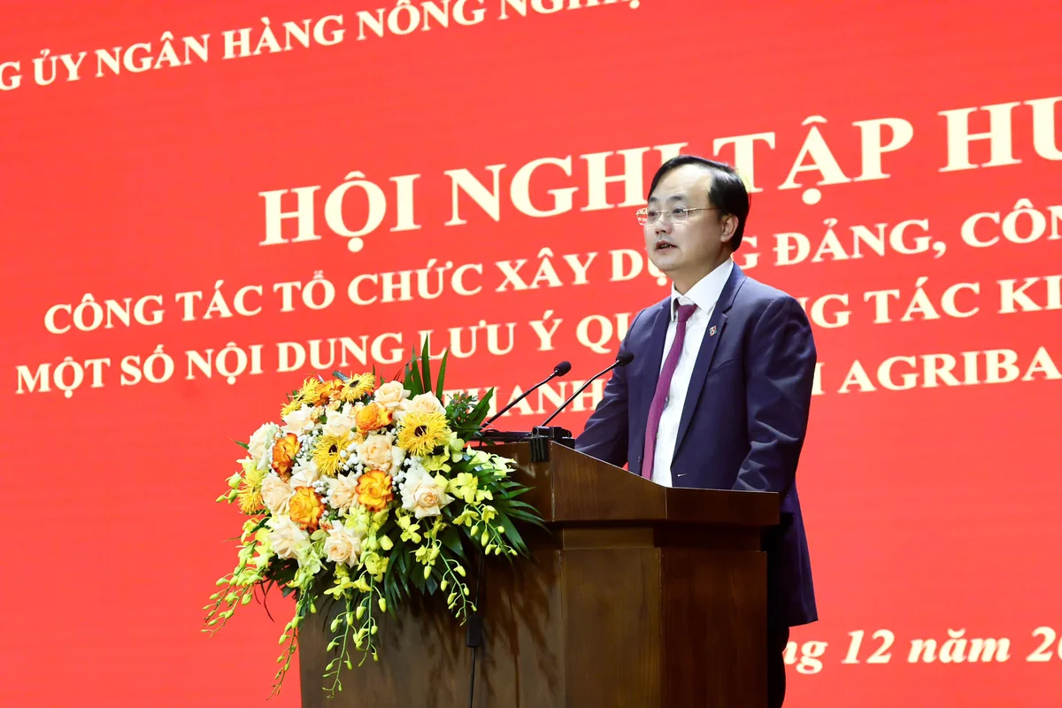Đồng chí Tô Huy Vũ – Bí thư Đảng uỷ, Chủ tịch Hội đồng thành viên phát biểu tại Hội nghị