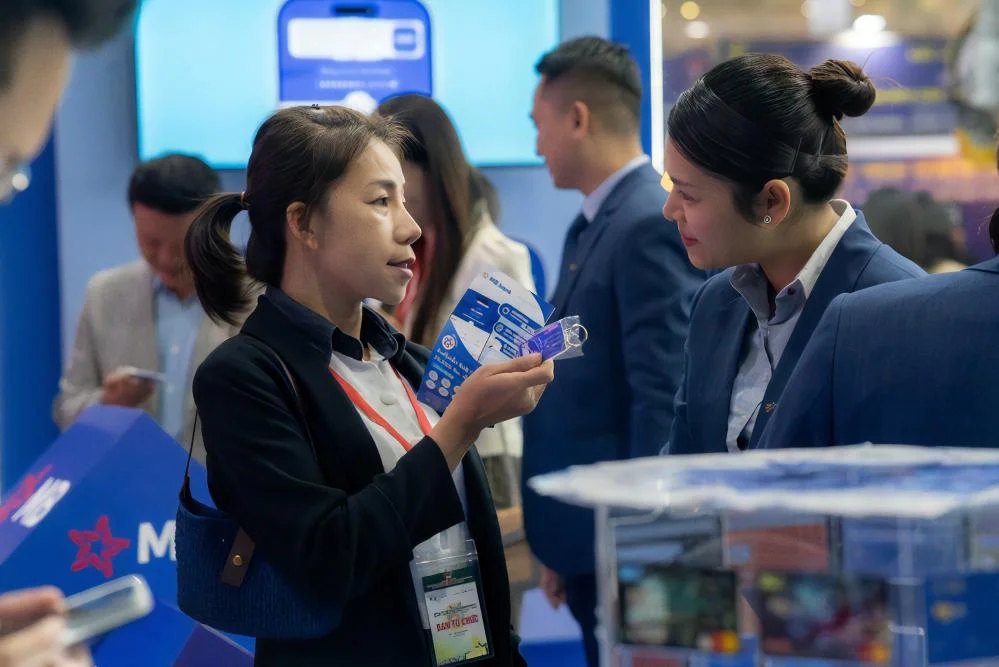 Khu trải nghiệm ghi nhận hàng nghìn lượt khách tham quan và tư vấn trực tiếp, tạo sự quan tâm lớn từ cộng đồng doanh nghiệp và cá nhân trong hai ngày đầu sự kiện.