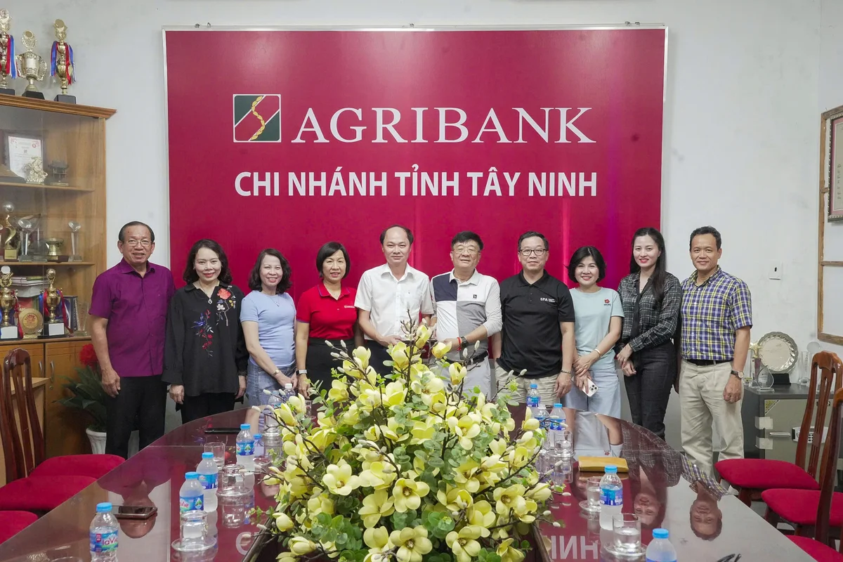 Phó Chủ tịch, Tổng Thư ký Nguyễn Quốc Hùng thăm, làm việc với Chi nhánh Agribank Tây Ninh