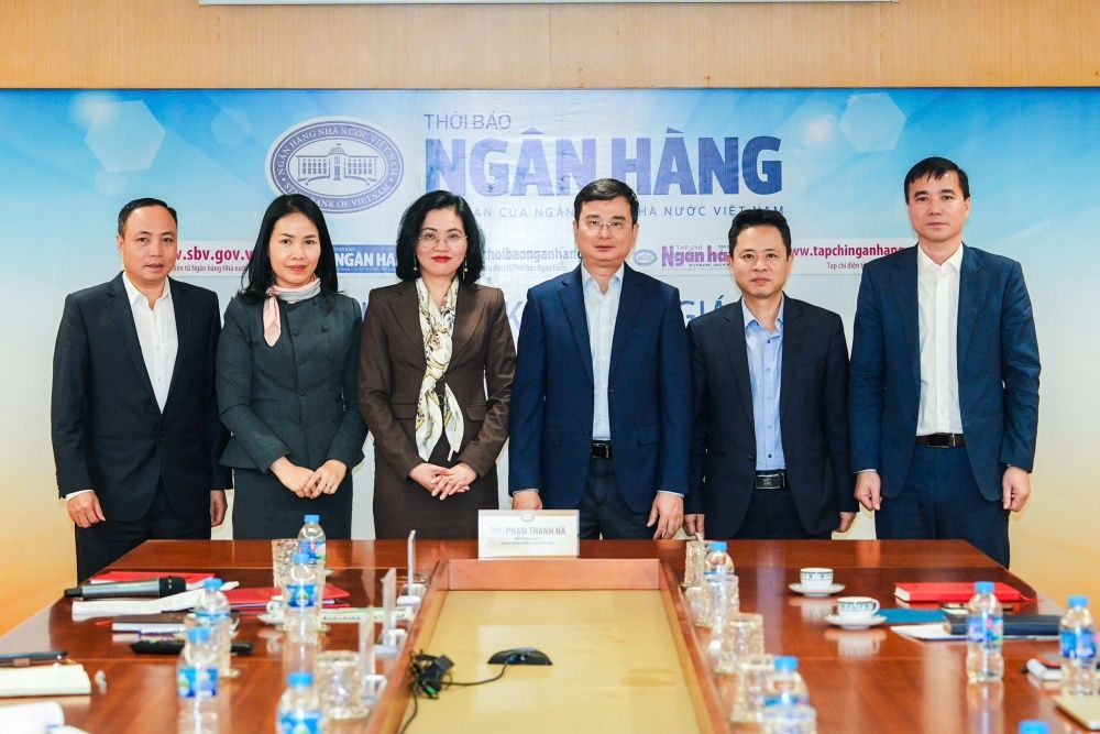 Phó Thống đốc Phạm Thanh Hà cùng Ban lãnh đạo Thời báo Ngân hàng