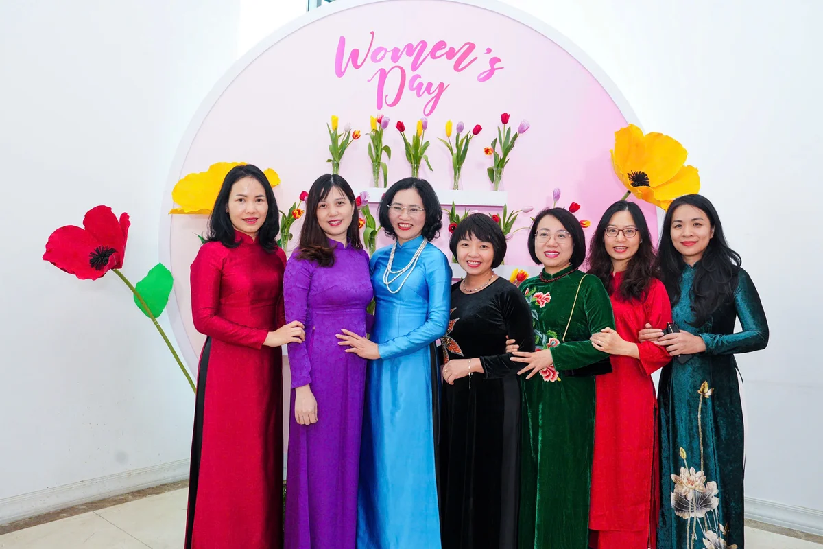 Ngành Ngân hàng là một trong các ngành, lĩnh vực có tỷ trọng cán bộ nữ lớn