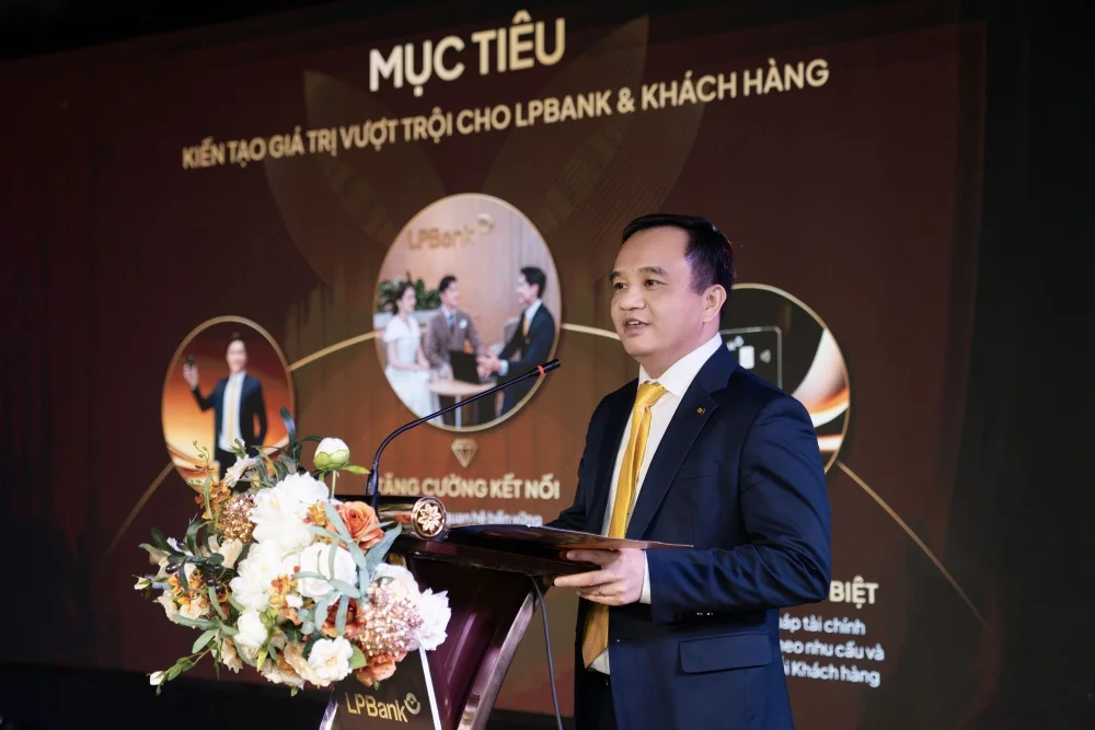 Ông Đặng Công Hoàn - Phó Tổng Giám đốc kiêm Giám đốc Ngân hàng Bán lẻ LPBank phát biểu tại sự kiện