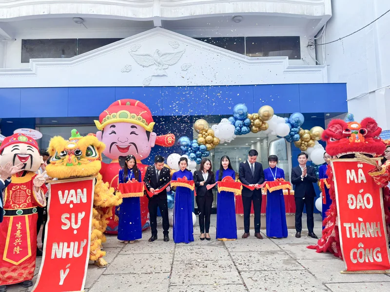 BAOVIET Bank Lạc Long Quân
