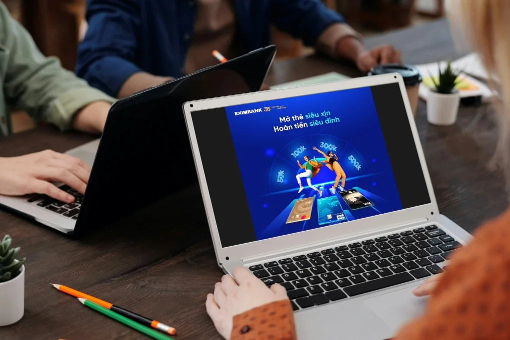 Nhà băng đưa nhiều mức ưu đãi cho đa dạng thẻ. Ảnh: Eximbank