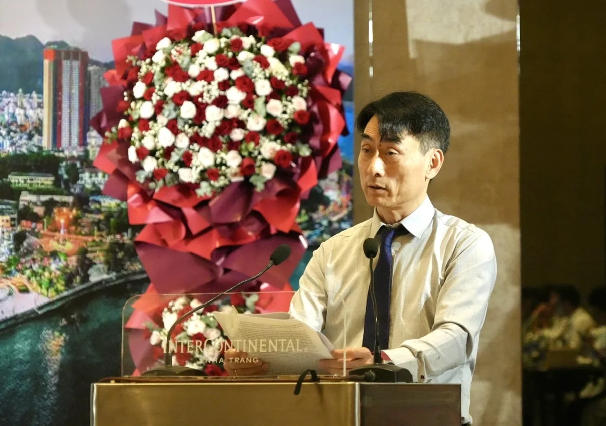 Ông Nguyễn Thành Long, Chủ nhiệm CLB Pháp chế Ngân hàng báo cáo tại hội nghị