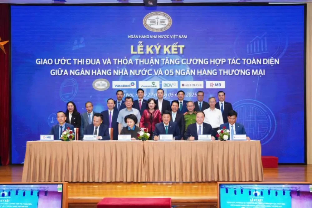 Lễ ký kết Giao ước thi đua và Thỏa thuận tăng cường hợp tác toàn diện giữa NHNN và 5 ngân hàng thương mại