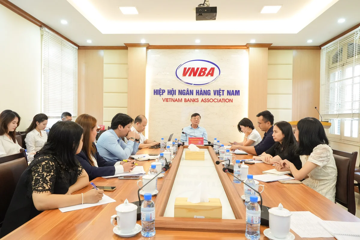 Quang cảnh cuộc họp