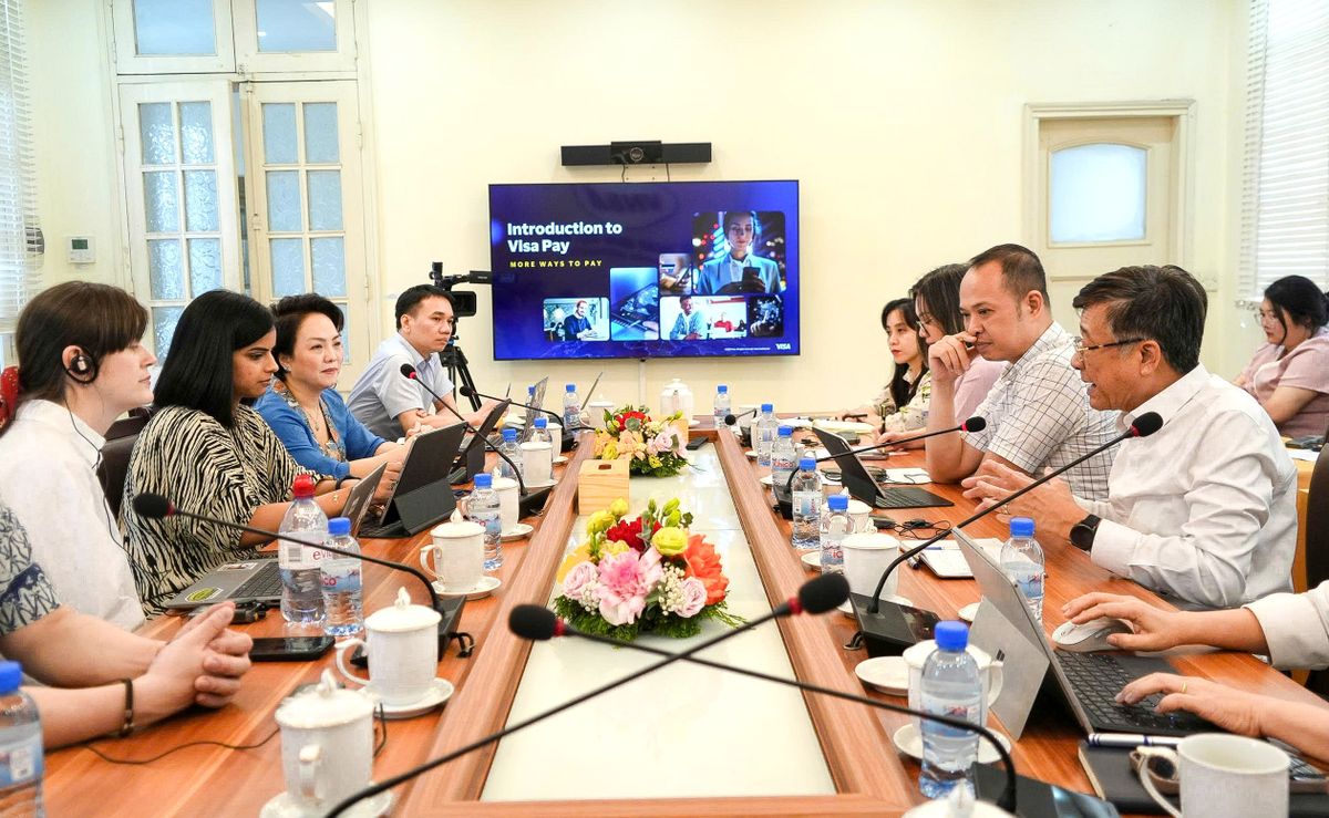 Quang cảnh buổi làm việc