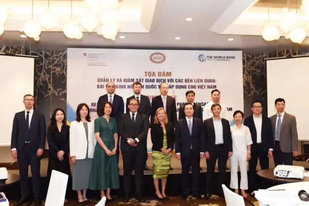 Các đại biểu chụp ảnh lưu niệm
