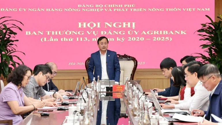 Đồng chí Tô Huy Vũ - Bí thư Đảng ủy, Chủ tịch HĐTV Agribank phát biểu tại Hội nghị Ban Thường vụ Đảng ủy Agribank lần thứ 113, nhiệm kỳ 2020-2025
