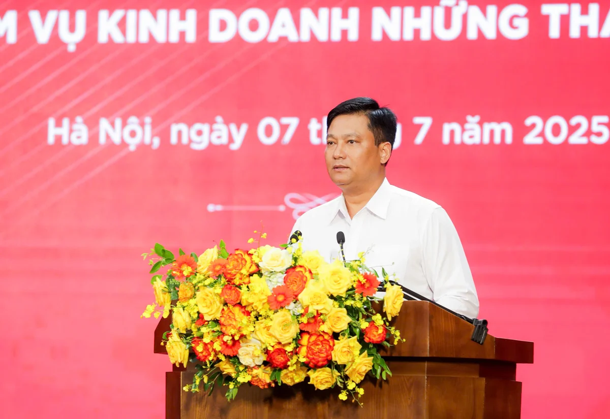 Đồng chí Phạm Toàn Vượng - Phó Bí thư Đảng ủy, Thành viên Hội đồng thành viên, Tổng Giám đốc Agribank phát biểu tại Hội nghị