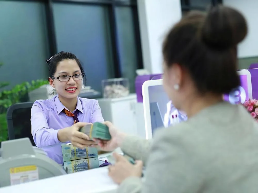 Giao dịch tại TPBank. (Ảnh: Vietnam+)