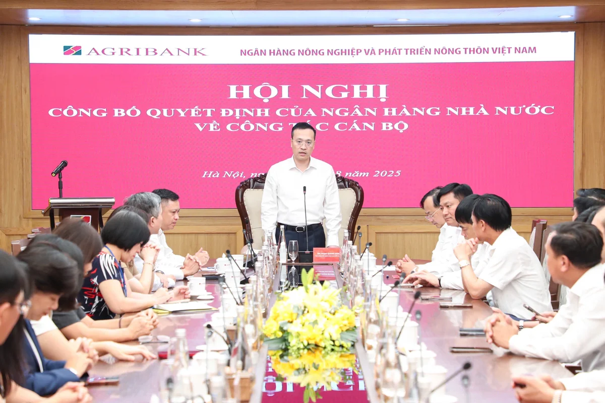 Đồng chí Phạm Quang Dũng, Ủy viên Ban Thường vụ Đảng ủy, Phó Thống đốc NHNN phát biểu tại Hội nghị