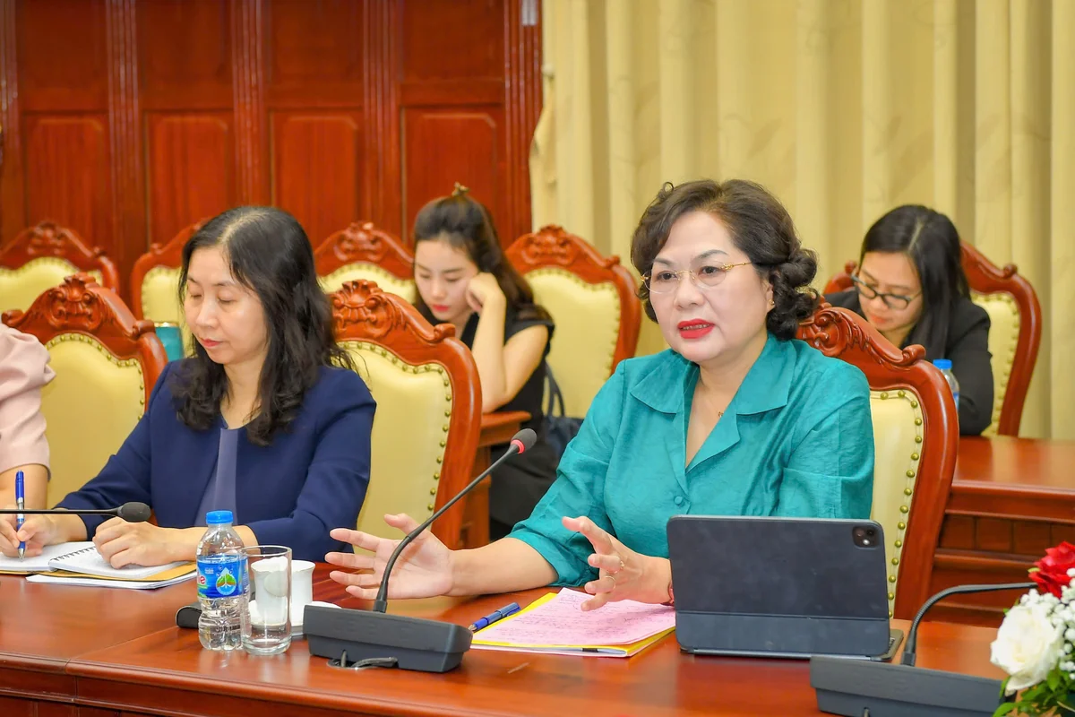 Thống đốc Nguyễn Thị Hồng phát biểu tại buổi tiếp