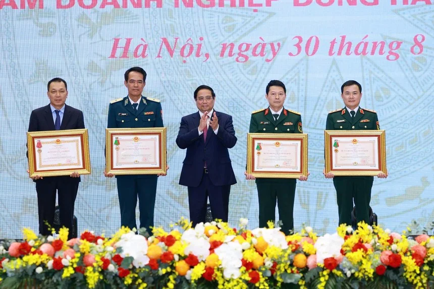 MB vinh dự đón nhận Huân chương Bảo vệ Tổ quốc hạng Nhất