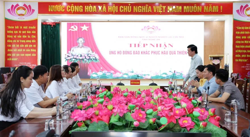 Ông Nguyễn Đình Hùng bày tỏ sự cảm ơn sự sẻ chia, hỗ trợ của Agribank dành cho tỉnh Nghệ An