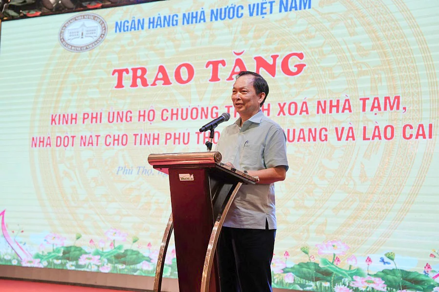 Đồng chí Đào Minh Tú, Phó Thống đốc Thường trực NHNN, Chủ tịch Công đoàn Ngân hàng Việt Nam phát biểu tại chương trình