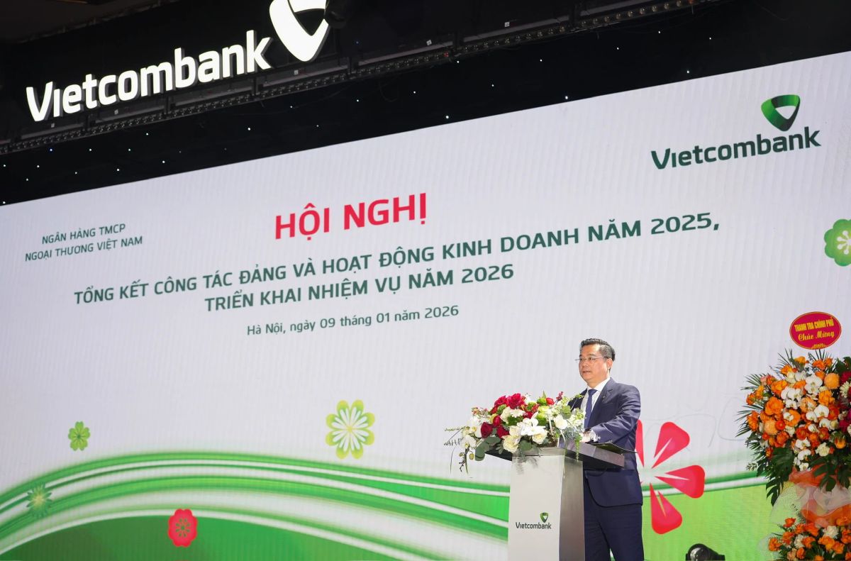 Đ/c Nguyễn Thanh Tùng - Ủy viên Ban Chấp hành Đảng bộ Chính phủ, Bí thư Đảng ủy, Chủ tịch HĐQT Vietcombank phát biểu khai mạc hội nghị