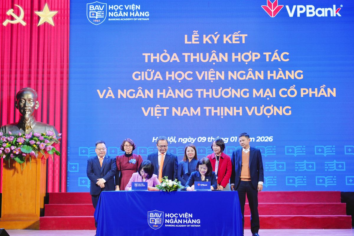 Đại diện BAV và VPBank thực hiện nghi thức ký kết Biên bản thỏa thuận hợp tác chiến lược