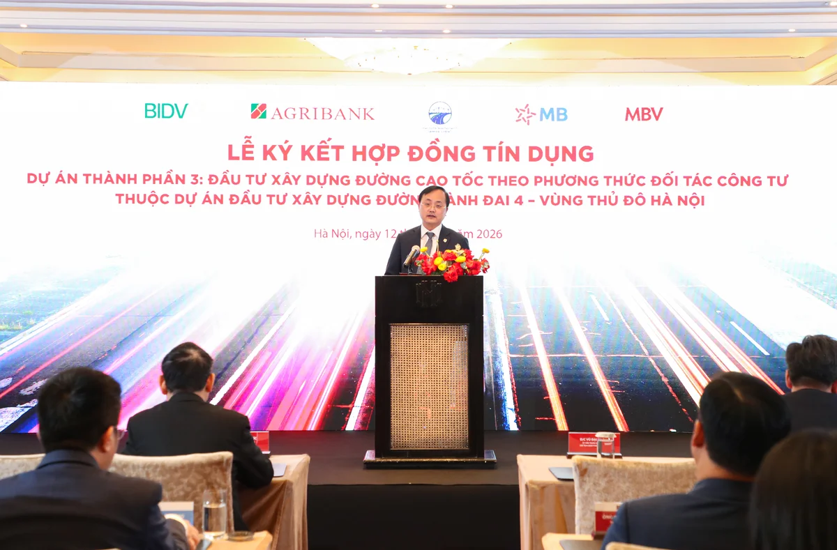 Đồng chí Tô Huy Vũ - Chủ tịch HĐTV Agribank phát biểu tại buổi Lễ
