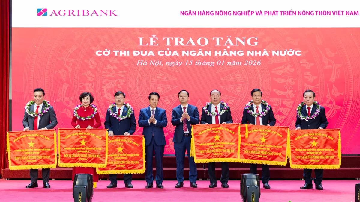 Các đơn vị trong hệ thống Agribank vinh dự nhận cờ thi đua của Ngân hàng Nhà nước