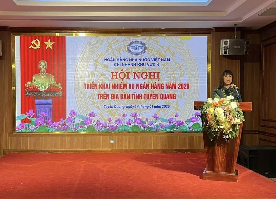 Đồng chí Trương Thu Hòa - Giám đốc NHNN chi nhánh Khu vực 4 phát biểu tại hội nghị