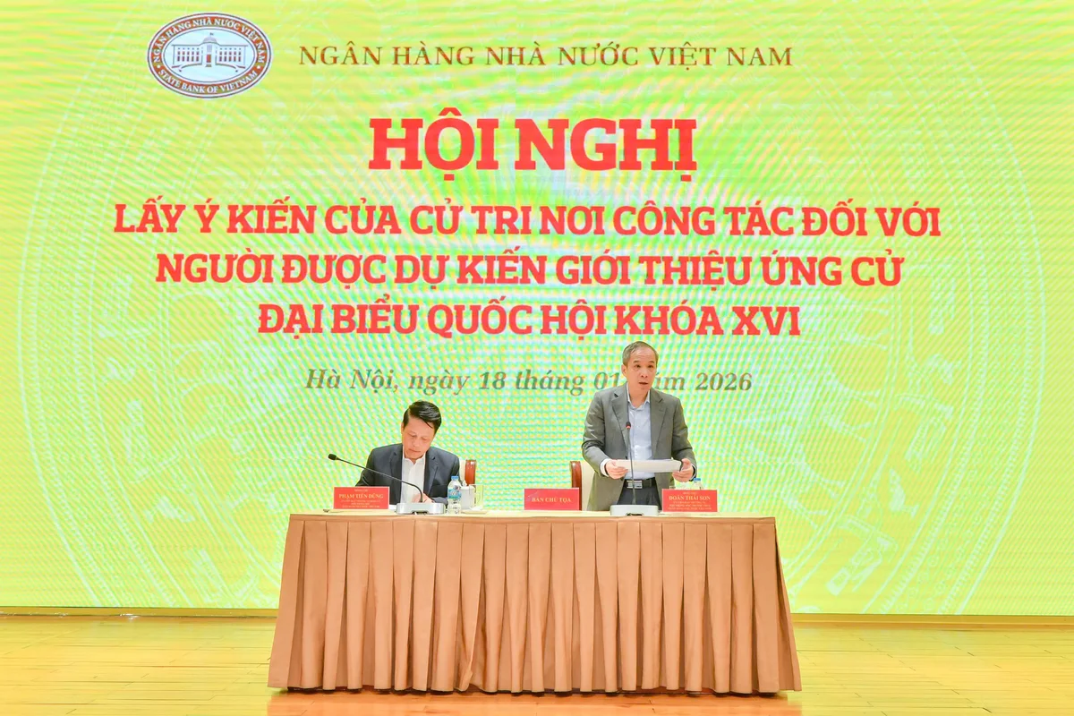 Đồng chí Đoàn Thái Sơn, Phó Bí thư Thường trực Đảng ủy, Phó Thống đốc Thường trực NHNN và đồng chí Phạm Tiến Dũng, Ủy viên Ban Thường vụ Đảng ủy, Phó Thống đốc NHNN – kiêm Chủ tịch Công đoàn Ngân hàng Việt Nam đồng chủ trì điều hành Hội nghị