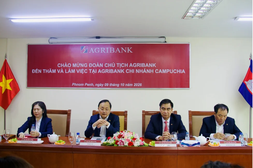 Đoàn công tác Agribank làm việc với Chi nhánh Campuchia
