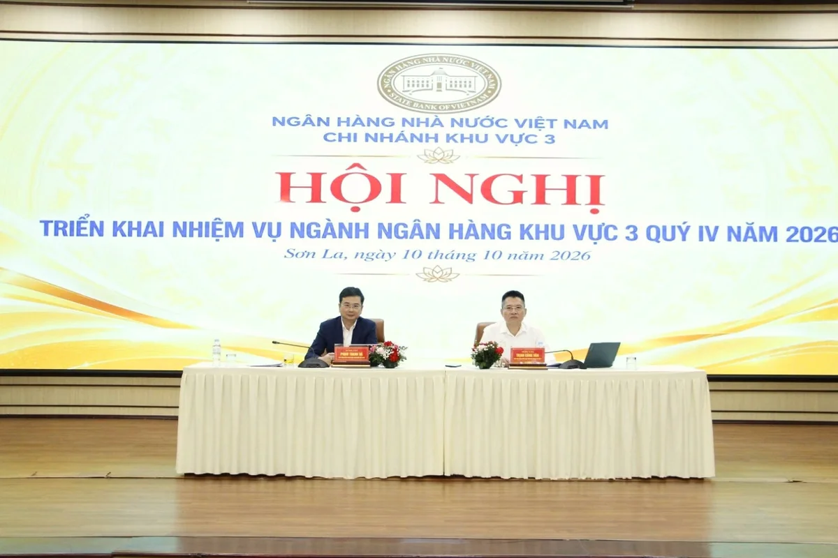 Phó Thống đốc Phạm Thanh Hà và ông Trịnh Công Văn – Giám đốc NHNN Chi nhánh Khu vực 3 chủ trì Hội nghị