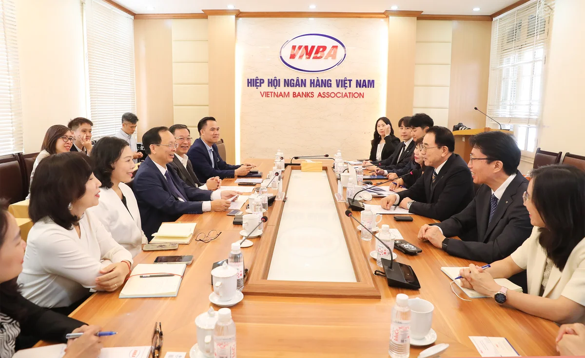 Quang cảnh buổi làm việc