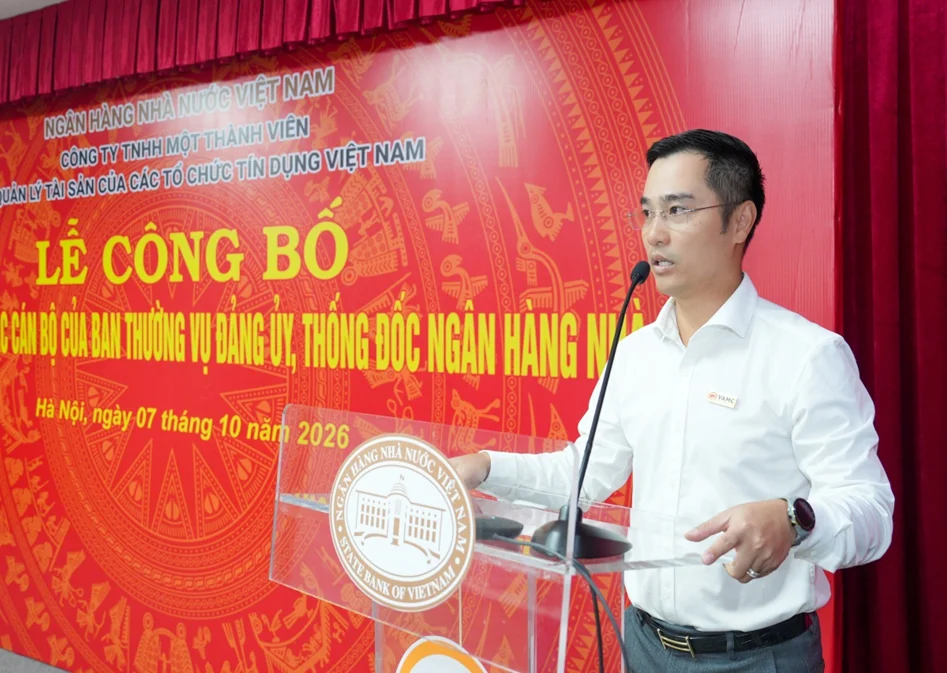 Ông Trần Trung Dũng, Bí thư Đảng ủy, Chủ tịch Hội đồng thành viên VAMC phát biểu tại buổi lễ