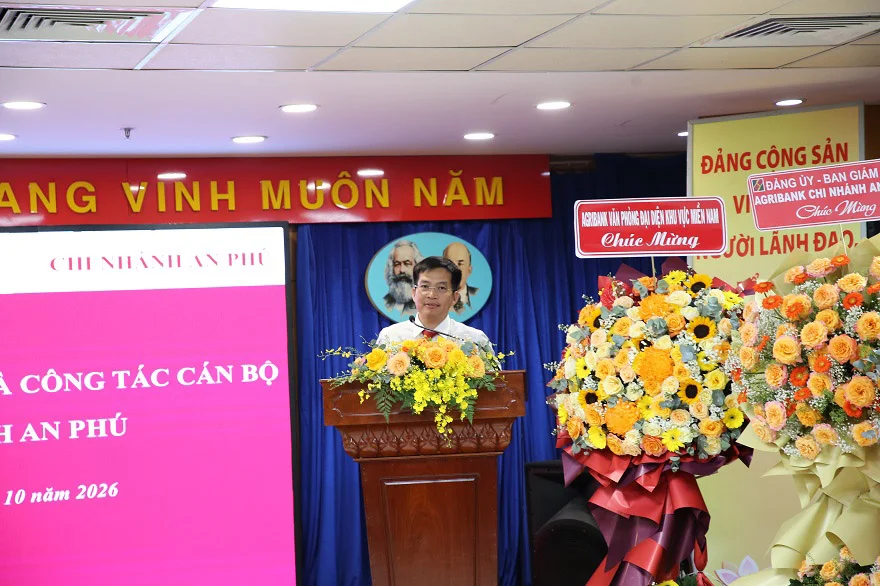Đồng chí Nguyễn Công Khoa - Giám đốc Agribank Chi nhánh An Phú phát biểu tại Hội nghị