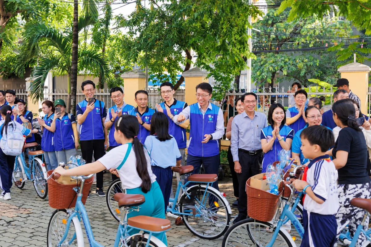 Thông qua chương trình Bike Run – Những chuyến xe yêu thương, các công ty thành viên mong muốn tiếp thêm động lực để các em duy trì việc học, nuôi dưỡng ước mơ và hướng tới tương lai.