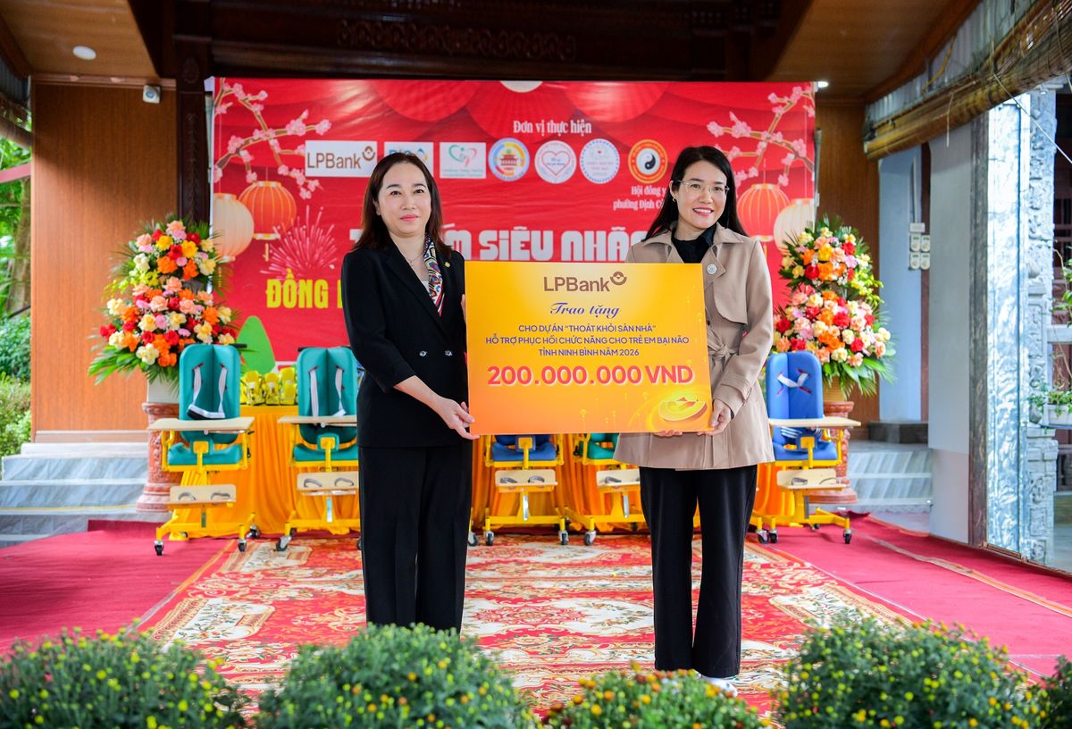 LPBank lan tỏa Tết ấm, hỗ trợ trẻ bại não tại Ninh Bình