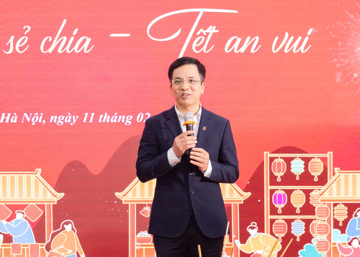Đồng chí Nguyễn Trung Dũng – Phó Chủ tịch thường trực Công đoàn Agribank phát biểu tại Phiên chợ
