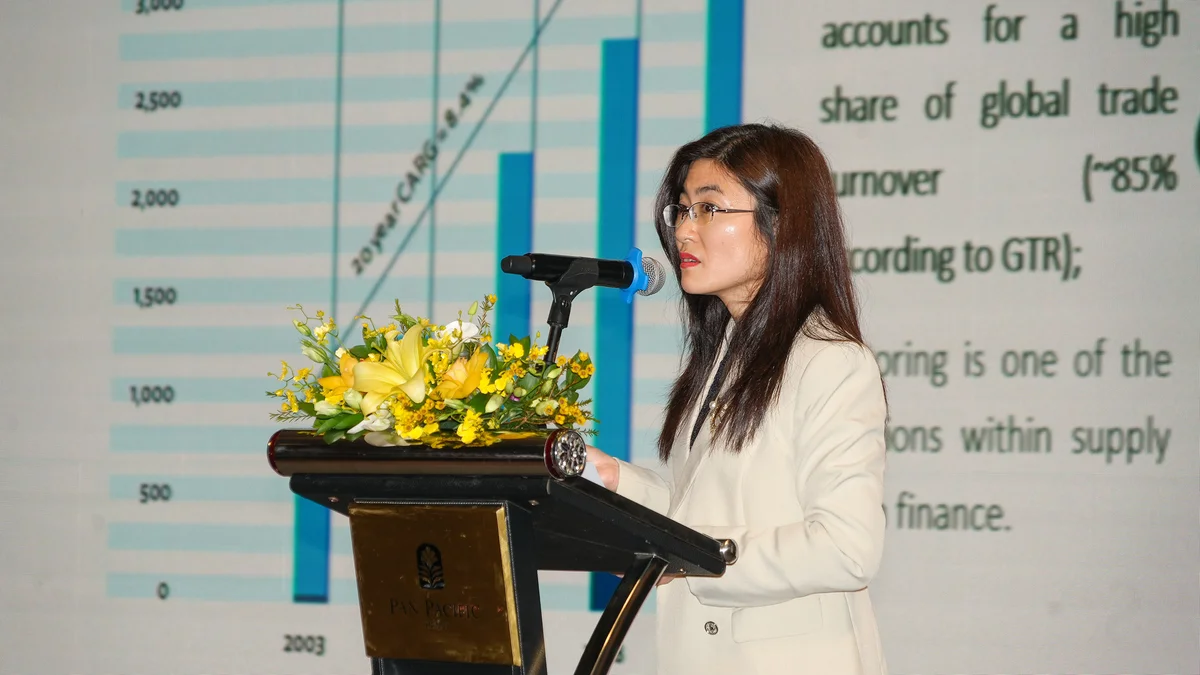 Bà Nguyễn Thu Hằng, Phó phòng, Phòng Chính sách Sản phẩm Bán buôn, Vietcombank