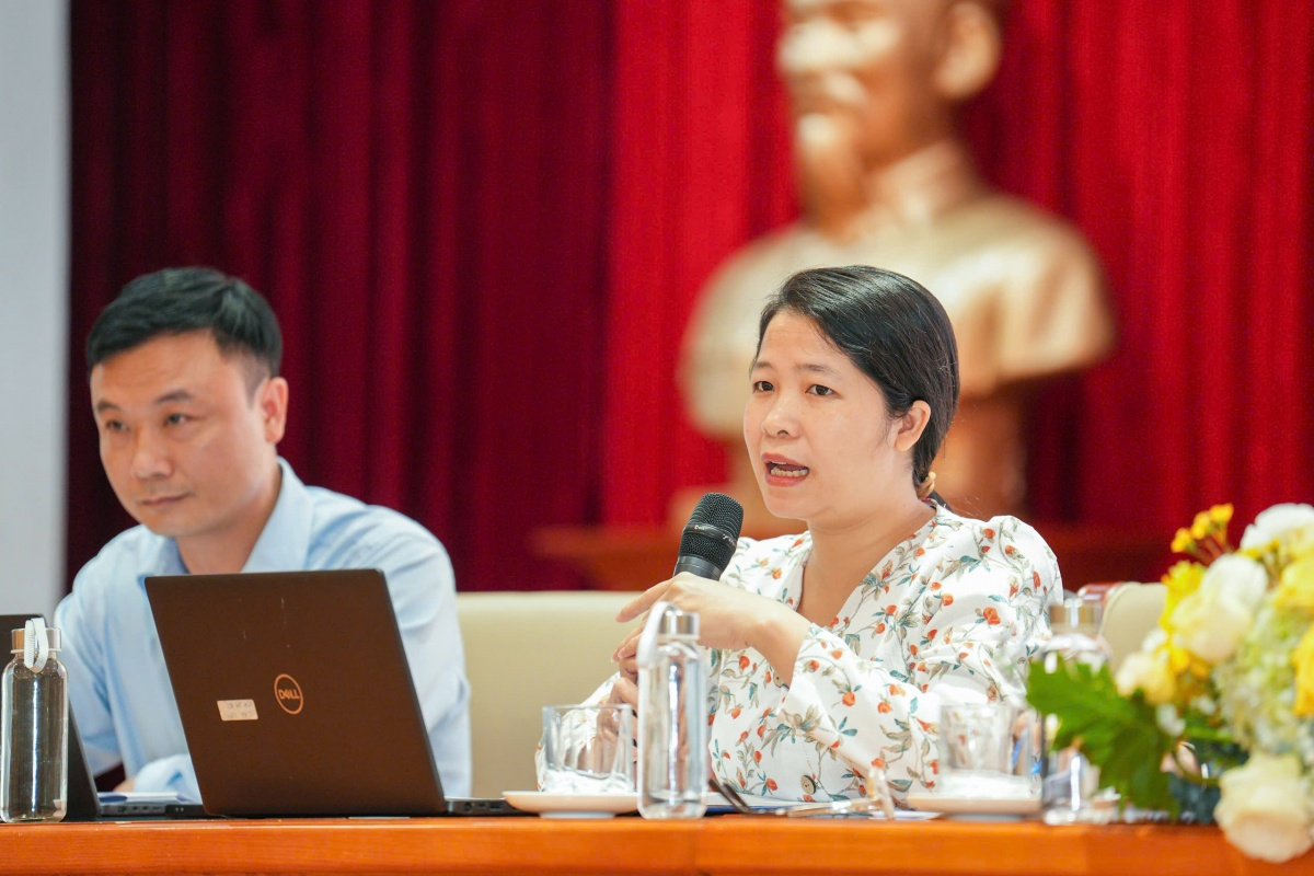 Bà Vũ Thị Hòa – Cán bộ Cục Công nghệ thông tin NHNN giải đáp các nội dung liên quan đến hệ thống kỹ thuật
