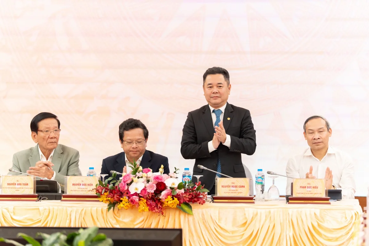 Theo Phó Thống đốc Nguyễn Ngọc Cảnh, các tổ chức tín dụng luôn đồng hành, bứt phá, đóng góp vào sự phát triển mạnh mẽ của cộng đồng doanh nghiệp, tập đoàn kinh tế nói riêng và tăng trưởng kinh tế nói chung