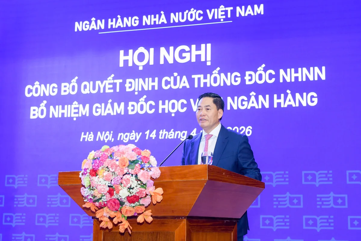 PGS.TS Bùi Hữu Toàn - Bí thư Đảng ủy, Giám đốc Học viện Ngân hàng phát biểu tại Hội nghị