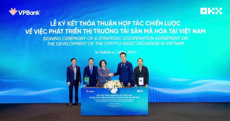 Đại diện VPBank và OKX ký biên bản thỏa thuận hợp tác chiến lược trong lĩnh vực tài sản số và ứng dụng công nghệ blockchain - Ảnh: VGP