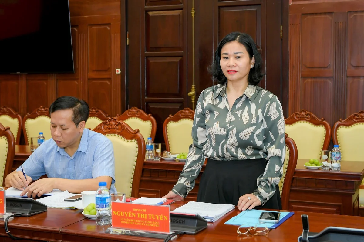Đ/c Nguyễn Thị Tuyến, Ủy viên BCH Trung ương Đảng, Phó Bí thư Đảng ủy Chính phủ phát biểu tại buổi làm việc