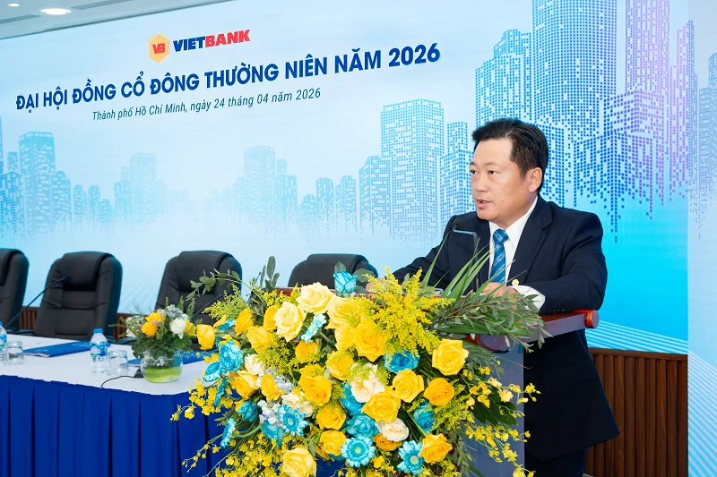 Ông Dương Nhất Nguyên – Chủ tịch Hội đồng Quản trị, chủ tọa phát biểu tại ĐHĐCĐ Vietbank