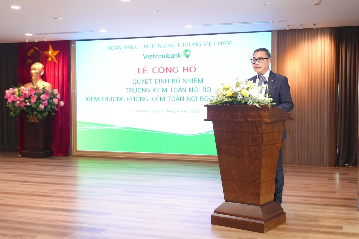 Ông Trần Sỹ Mạnh - tân Trưởng Kiểm toán nội bộ kiêm Trưởng phòng Kiểm toán nội bộ phát biểu nhận nhiệm vụ