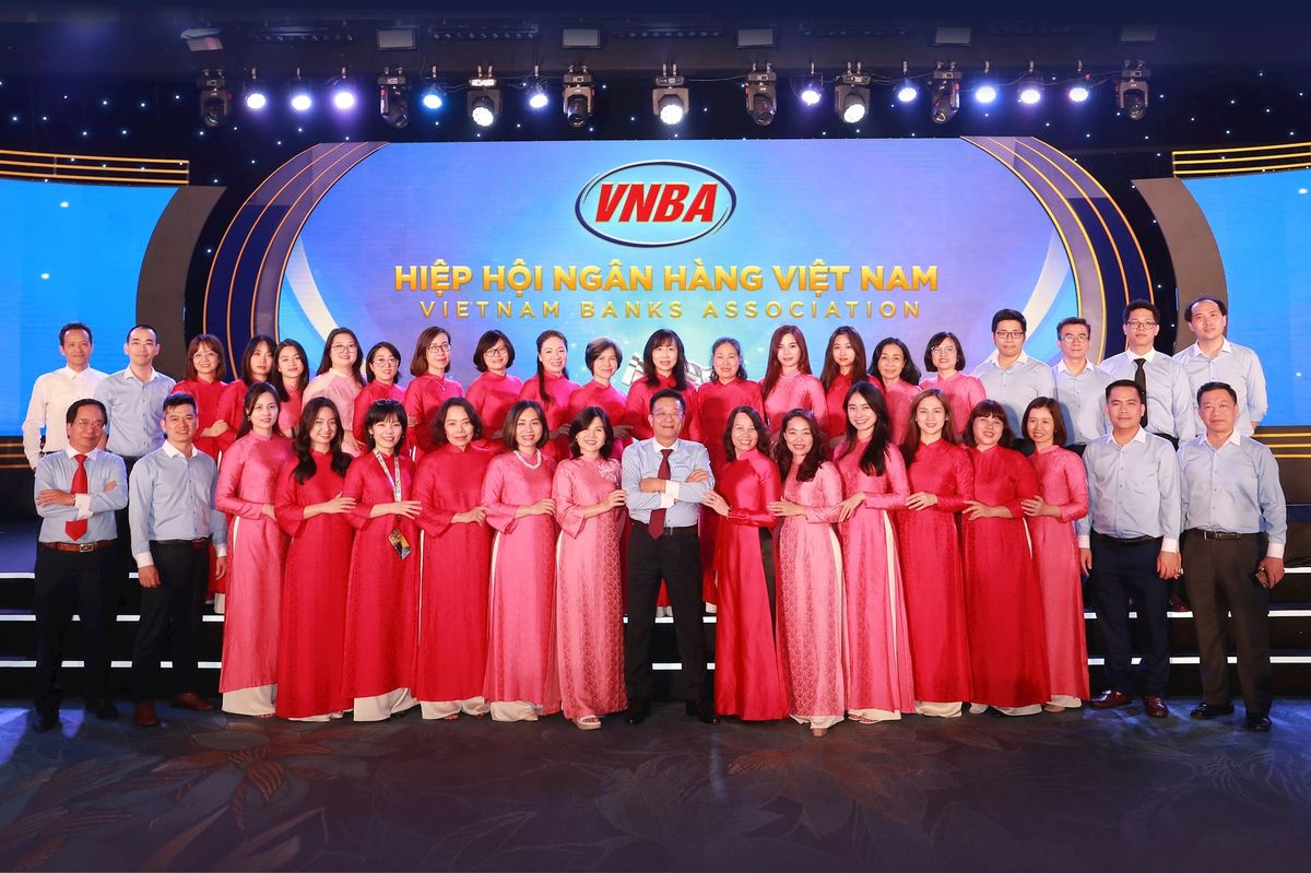 Lãnh đạo, cán bộ nhân viên Hiệp hội Ngân hàng Việt Nam.