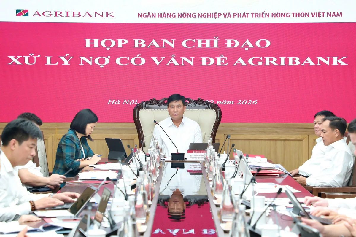 Đồng chí Phạm Toàn Vượng - Thành viên Hội đồng thành viên, Tổng Giám đốc Agribank, Trưởng Ban Chỉ đạo xử lý nợ có vấn đề chủ trì phiên họp