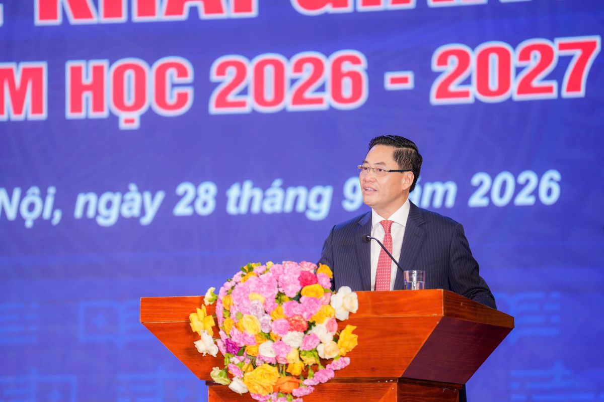 PGS. TS. Bùi Hữu Toàn, Giám đốc Học viện Ngân hàng phát biểu khai mạc buổi Lễ
