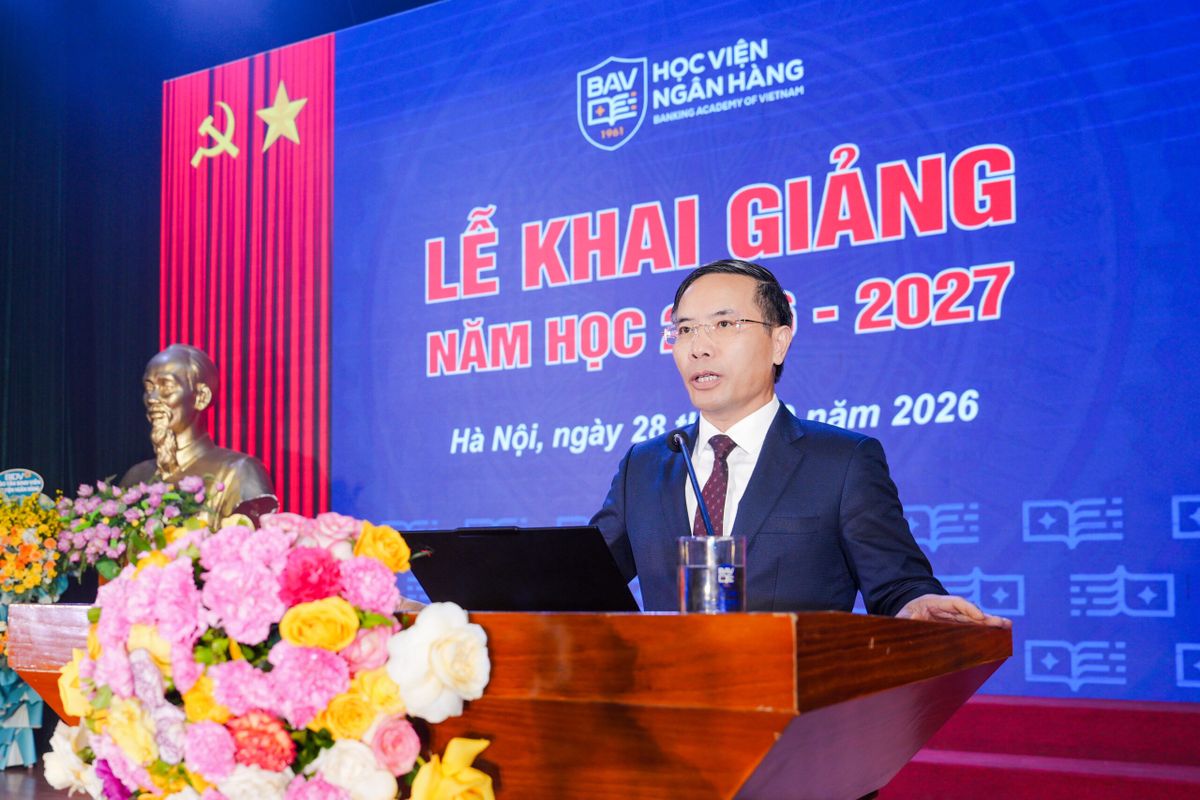 Đồng chí Phạm Đức Ấn – Ủy viên Ban Chấp hành Trung ương Đảng, Bí thư Đảng ủy, Thống đốc NHNN Việt Nam phát biểu chỉ đạo tại Lễ Khai giảng