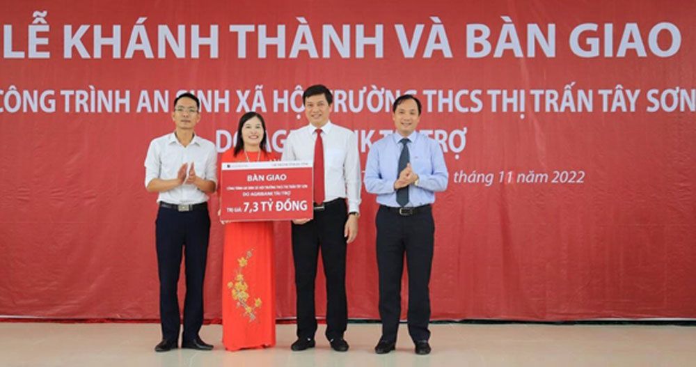 Agribank Ha Tinh khanh thanh truong THCS thi tran Tay Son 2