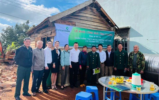 Vietcombank Đăk Nông khởi công xây dựng nhà tình thương tặng gia đình cựu chiến binh có hoàn cảnh khó khăn